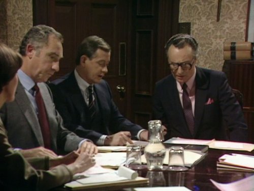 Derek Fowlds